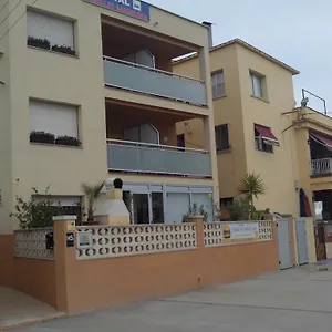 Guest house Hostal Cubelles, Cubelles