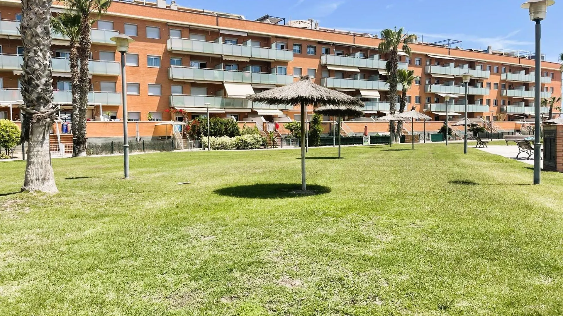 Onze - Primera Linea De Mar Con Piscina Cubelles Spain