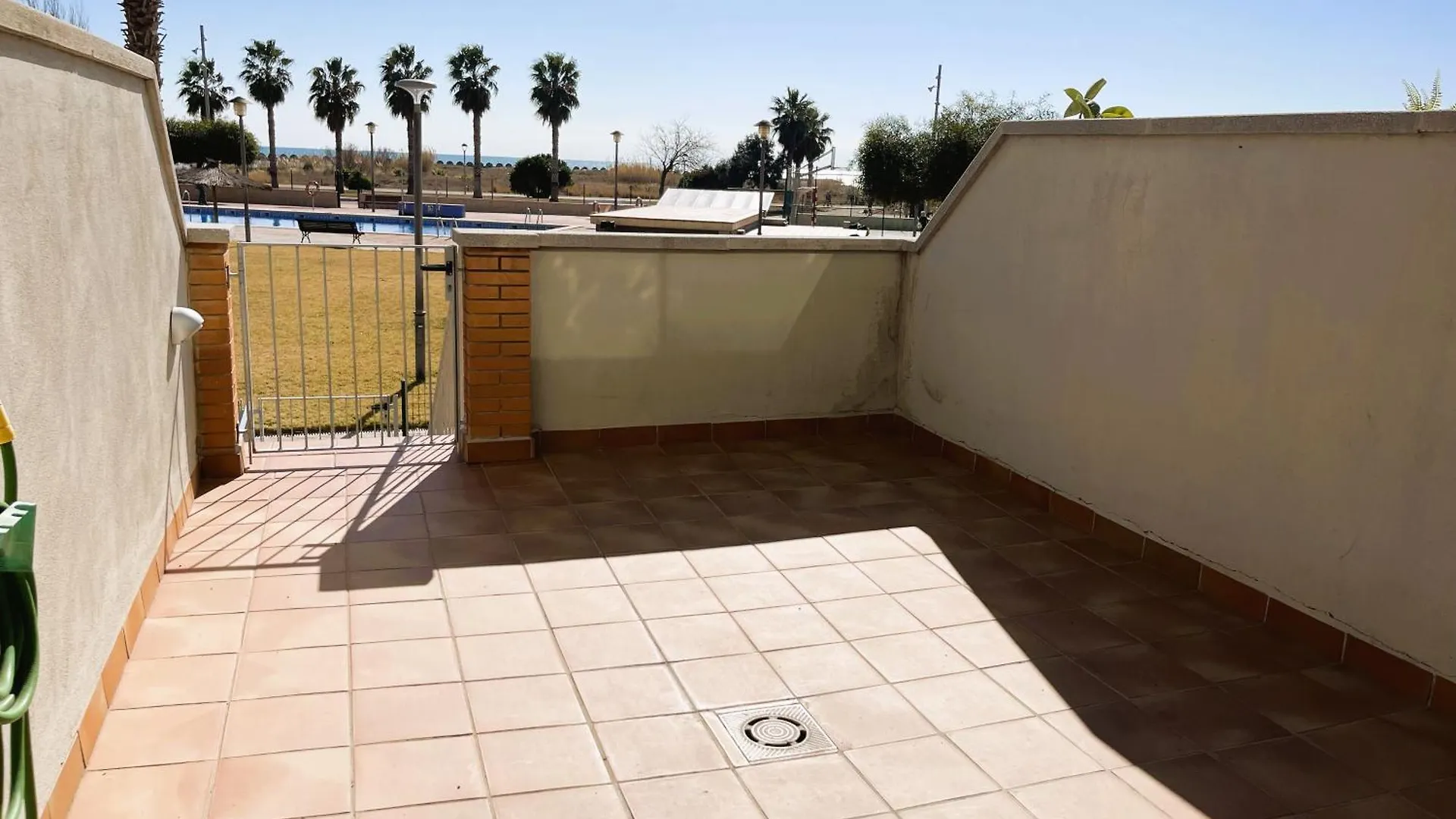 Onze - Primera Linea De Mar Con Piscina Cubelles