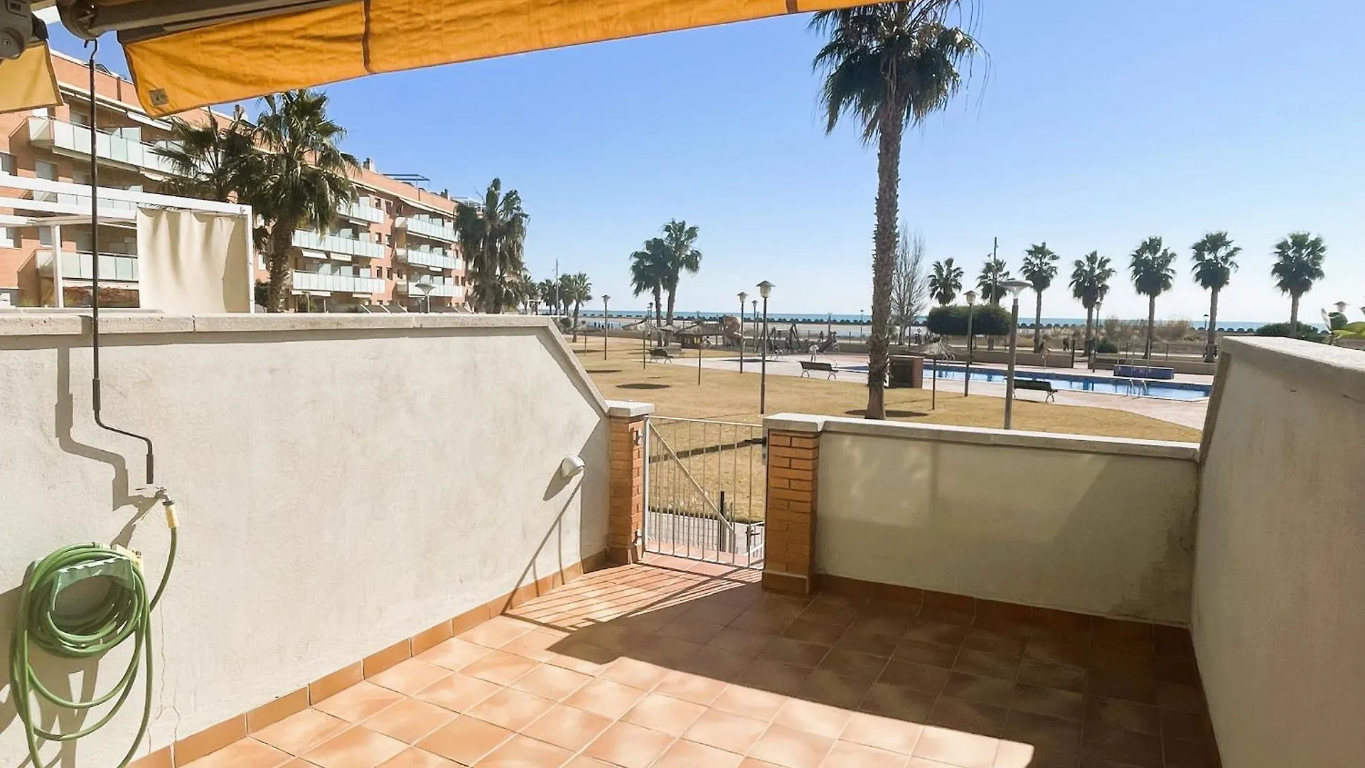Onze - Primera Linea De Mar Con Piscina Cubelles