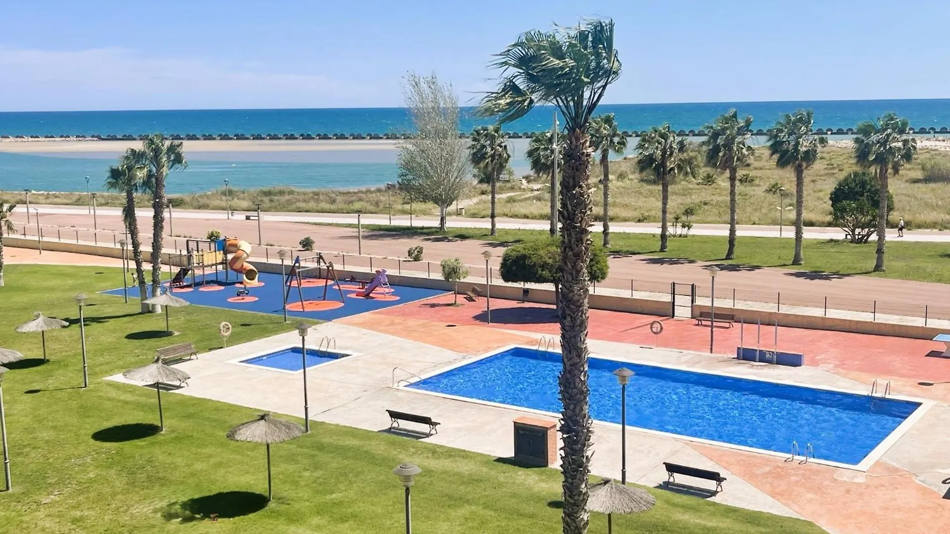 Onze - Primera Linea De Mar Con Piscina Cubelles 0*,