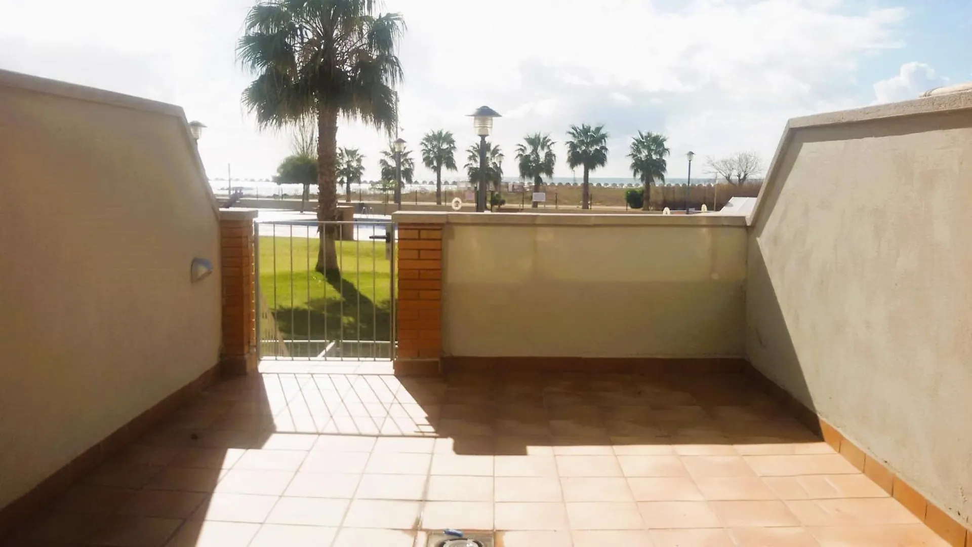 Onze - Primera Linea De Mar Con Piscina Cubelles Spain